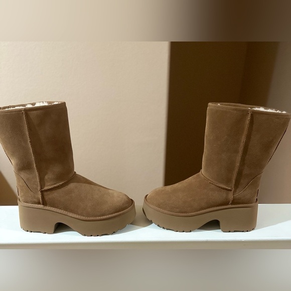 UGG® Women's Classic Short New Heights Chestnut Booties. Size 9. - Picture 3 of 10